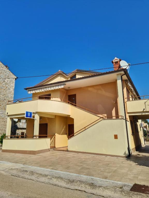Apartments Manuel Novigrad  Екстер'єр фото
